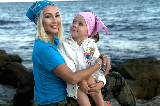 «Страдает ребенок»: Лера Кудрявцева сняла забавное видео с дочерью в Дубае «Страдает ребенок»: Лера Кудрявцева сняла забавное видео с дочерью в Дубае