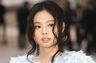 Дженни из Blackpink выиграла суд у мужчины, написавшего роман об их родстве Дженни из Blackpink выиграла суд у мужчины, написавшего роман об их родстве