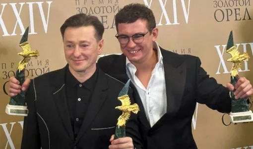 Актеры фильма «Август» Сергей Безруков и Никита Кологривый с наградами Актеры фильма «Август» Сергей Безруков и Никита Кологривый с наградами