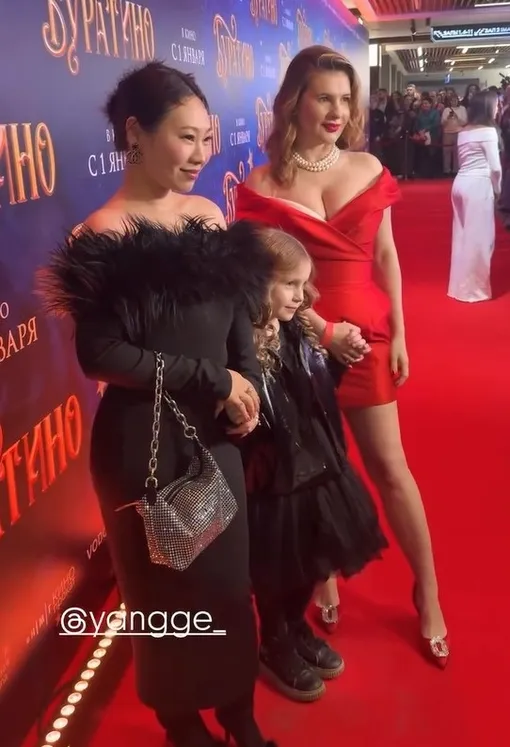 Ян Гэ и Анна Цуканова-Котт с дочерью