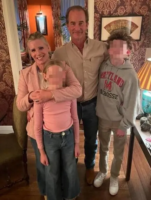 Кристин и Эндрю Кэбот с детьми