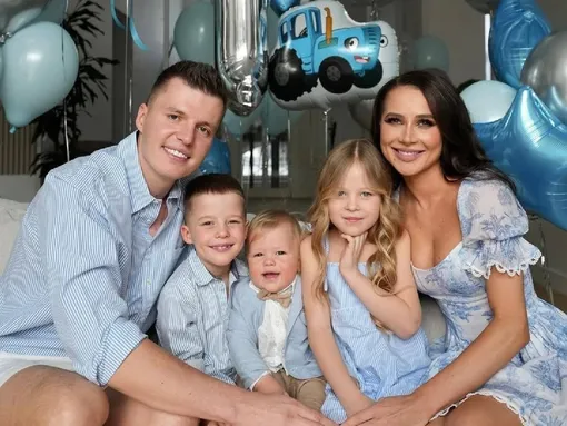 Артем и Валерия Чекалины воспитывают троих детей