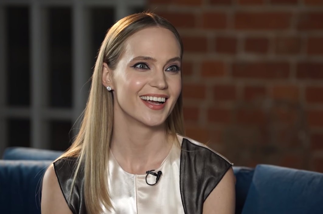 Қызыл және азиялық әйелдердің порно фотосуреттері