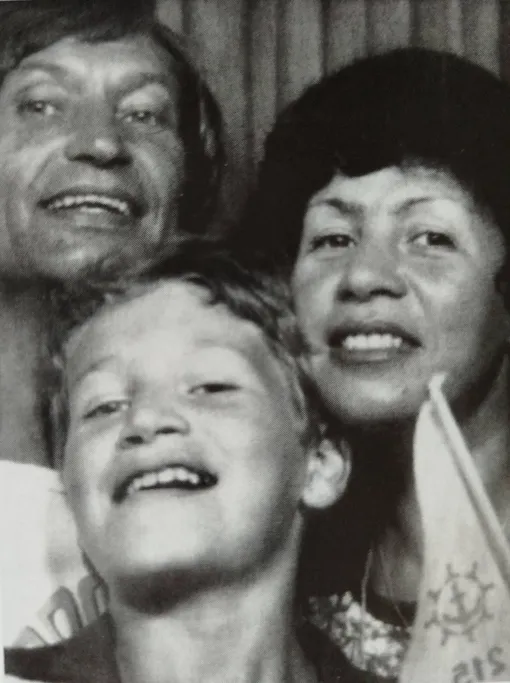 Леонид Агутин в детстве с отцом и мамой