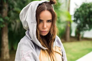 Айза Анохина попыталась заманить мужчин на секс-вечеринку в Москве Айза Анохина попыталась заманить мужчин на секс-вечеринку в Москве