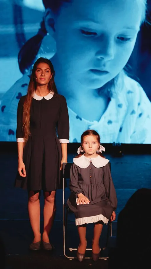 Вероника Левенец и Василиса Селиванова на сцене