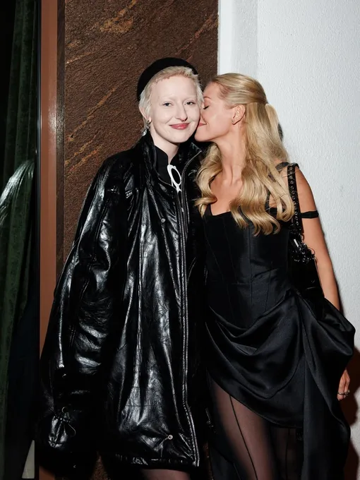 Тося Чайкина и Кристина Асмус