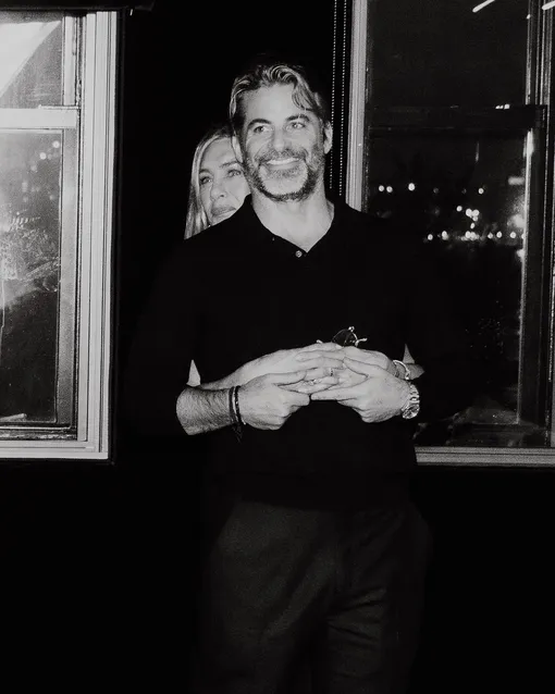 Дженнифер Энистон не скрывает своего возлюбленного в соцсетях