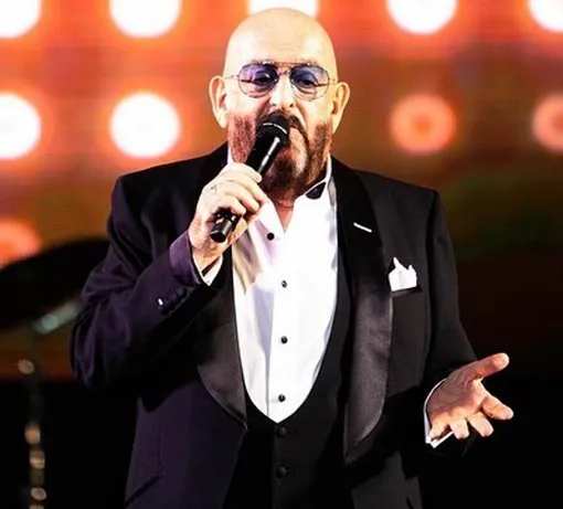 Михаил Шуфутинский на сцене