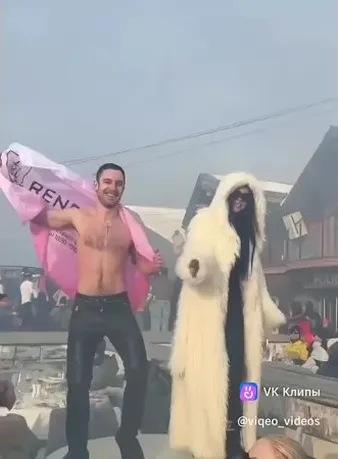 Нажми и смотри