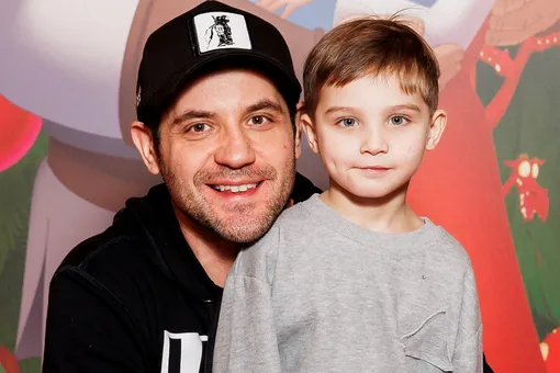 Марк Богатырев впервые после развода с Татьяной Арнтгольц вышел в свет с маленьким сыном Марк Богатырев впервые после развода с Татьяной Арнтгольц вышел в свет с маленьким сыном