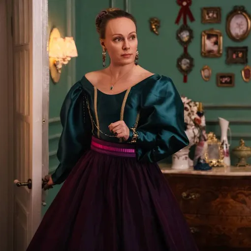 Ольга Ломоносова сыграла одну из главных ролей в сериале «История его служанки» Ольга Ломоносова сыграла одну из главных ролей в сериале «История его служанки»