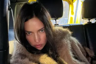 «Где Павлик?»: Ирина Шейк в США посмотрела культовый фильм Эльдара Рязанова «Ирония судьбы»