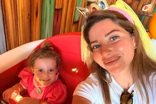 «Агата, ты невероятная девочка»: Галина Юдашкина отметила 4-летие дочери в американском парке «Агата, ты невероятная девочка»: Галина Юдашкина отметила 4-летие дочери в американском парке