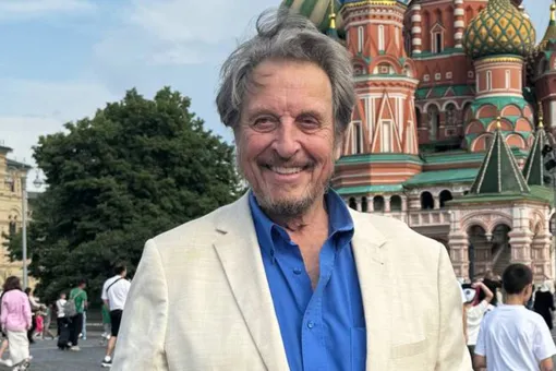 «Я очень злюсь на себя»: впервые прилетевший в Москву отец Илона Маска признался, что город его поразил