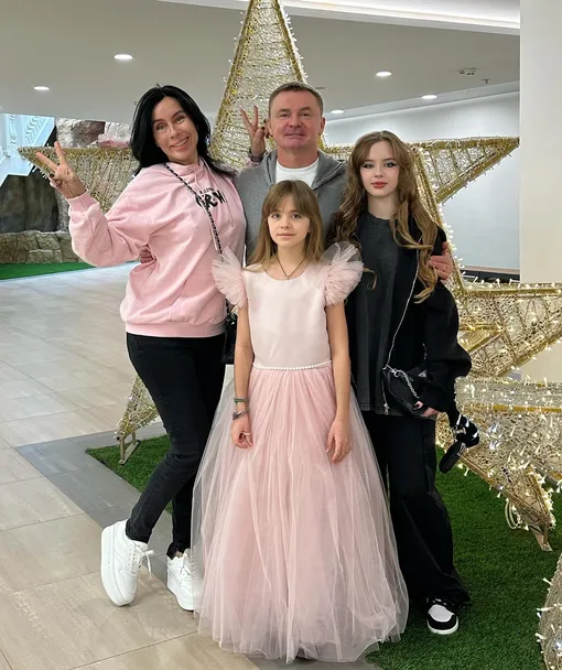 Владимир Сычев с женой и детьми