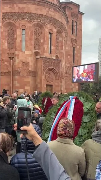 Нажми и смотри