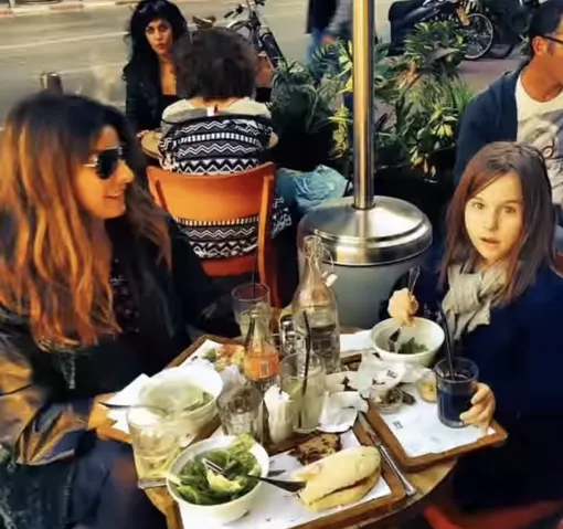 Жанна Бадоева показала Лолиту в детстве