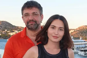 «Вася, я люблю тебя»: жена Басты страстно поцеловала его на стадионе «Лужники» в Москве — видео «Вася, я люблю тебя»: жена Басты страстно поцеловала его на стадионе «Лужники» в Москве — видео