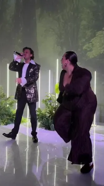 Нажми и смотри