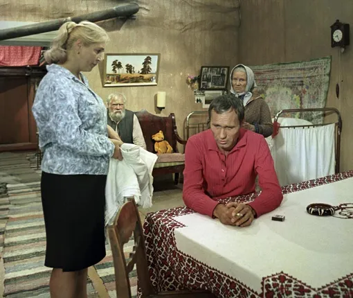 Лидия Федосеева-Шукшина и Василий Шукшин в фильме «Калина красная» Лидия Федосеева-Шукшина и Василий Шукшин в фильме «Калина красная»