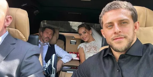 Павел Деревянко и Зоя Фуць в свадебной машине