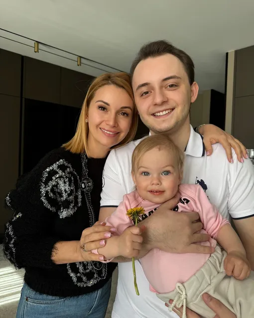 Ольга Орлова с сыном и дочерью