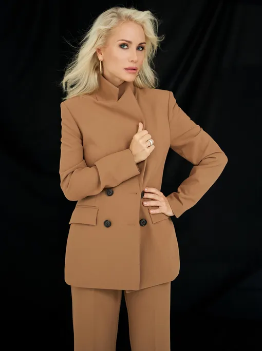 Катя Гордон представляет интересы Елены Товстик в суде Катя Гордон представляет интересы Елены Товстик в суде