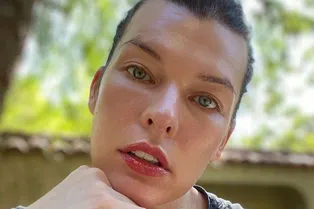 «Удивительная кожа!»: Мила Йовович на честном селфи ошеломила поклонниц «Удивительная кожа!»: Мила Йовович на честном селфи ошеломила поклонниц