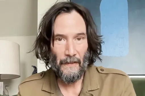 «Я твоя божественная жена!»: безумная фанатка Киану Ривза попыталась попасть в его автомобиль «Я твоя божественная жена!»: безумная фанатка Киану Ривза попыталась попасть в его автомобиль