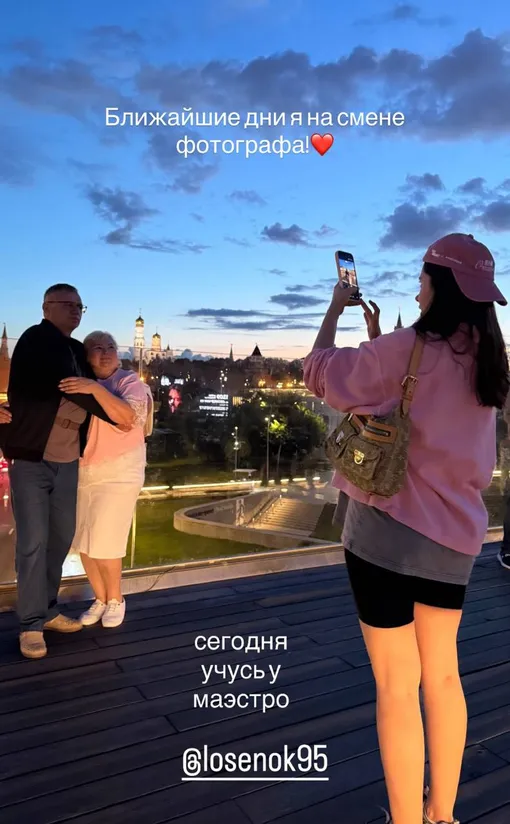 Максим Заяц на прогулке с Олесей Иванченко и ее родителями Максим Заяц на прогулке с Олесей Иванченко и ее родителями