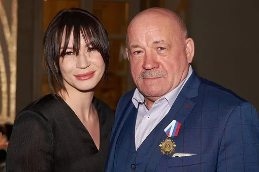 Ида Галич показала трогательные кадры с отцом и падчерицей в их общий день рождения