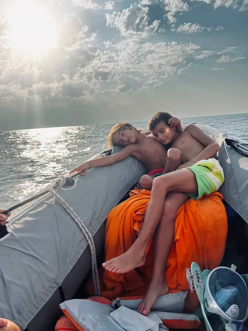 Милан и Кристиан стали старшими братьями для новорожденной дочки Светланы Светиковой Милан и Кристиан стали старшими братьями для новорожденной дочки Светланы Светиковой