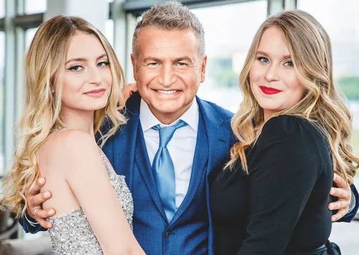 Леонид Агутин с дочерьми Елизаветой и Полиной