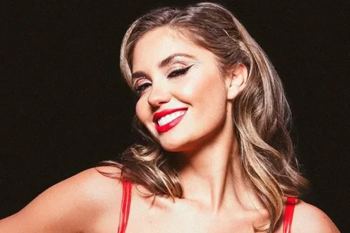 «Попала пять из пяти!»: Агата Муцениеце последовала примеру Алсу - занялась биатлоном «Попала пять из пяти!»: Агата Муцениеце последовала примеру Алсу - занялась биатлоном