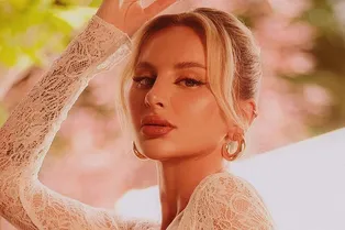 «Я так скучала!»: Анна Asti впервые вышла на сцену после скандала из-за «голой» вечеринки «Я так скучала!»: Анна Asti впервые вышла на сцену после скандала из-за «голой» вечеринки