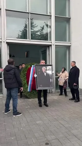 Нажми и смотри