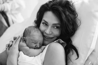 «Алла стремительно ворвалась в жизнь!»: телеведущая Анастасия Приказчикова родила дочь и показала ее лицо