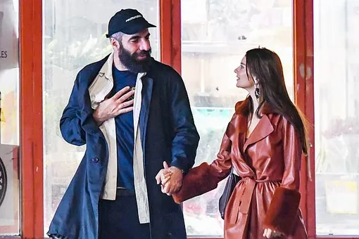 Эмили Ратаковски страстно целовала бывшего возлюбленного Дуа Липы в Нью-Йорке: фото папарацци Эмили Ратаковски страстно целовала бывшего возлюбленного Дуа Липы в Нью-Йорке: фото папарацци