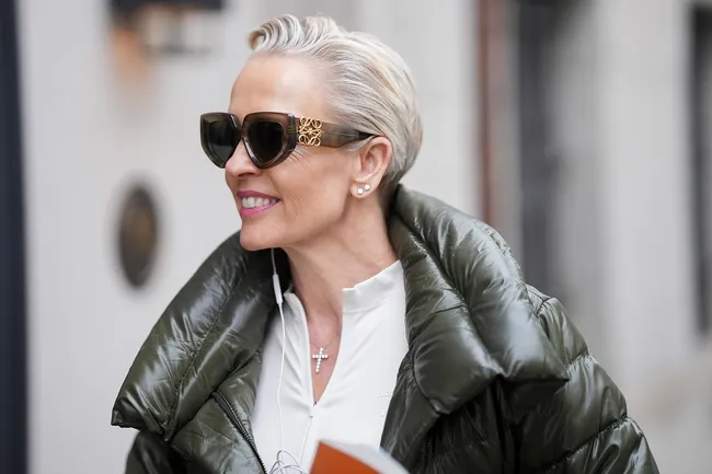 Роскошное серебро: лучшие прически для седых волос на все времена