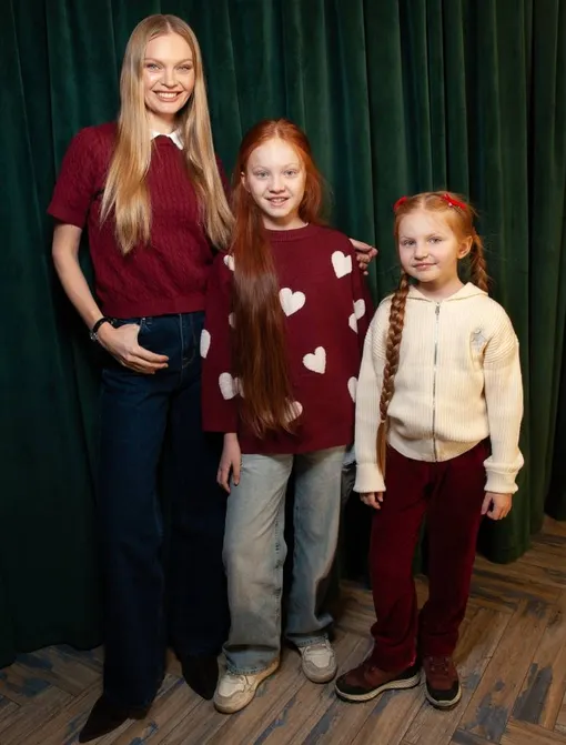 Елена Кулецкая с дочками Никой и Александрой