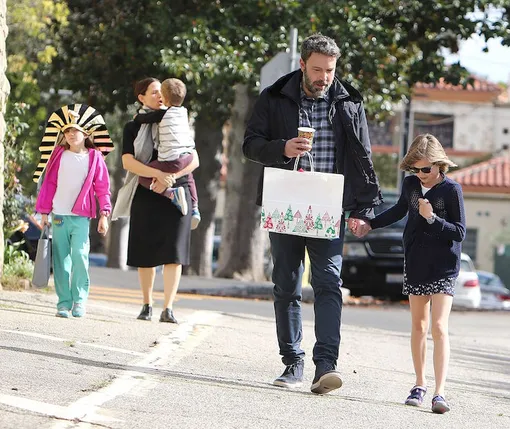 Бен Аффлек и Дженнифер Гарнер с детьми