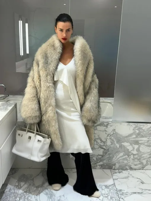 Ирина Шейк в шубе «а ля русс»