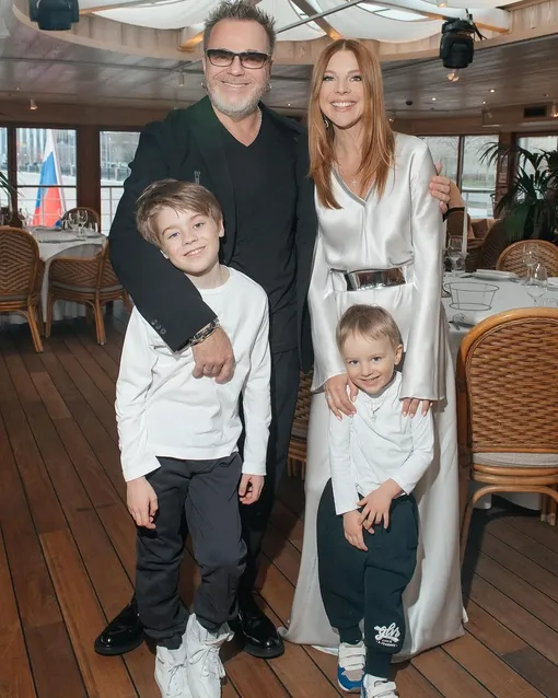 Владимир Пресняков и Наталья Подольская с сыновьями Артемием и Иваном