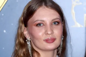 «Внешность меняется медленно»: лишившаяся зубов невестка Наташи Королёвой рассказала об операциях