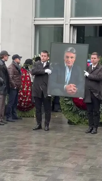 Нажми и смотри