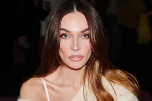 «Я побаиваюсь»: Алена Водонаева впервые после операции по уменьшению груди вышла в свет