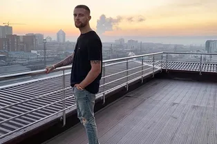 Егор Крид опубликовал трогательное видео, на котором обнимает фанатку