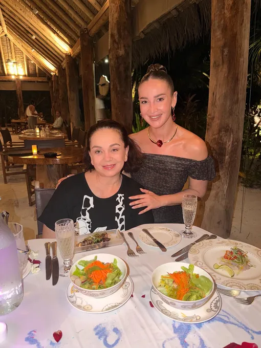 Ирина Александровна и Ольга Бузовал на Мальдивах в январе