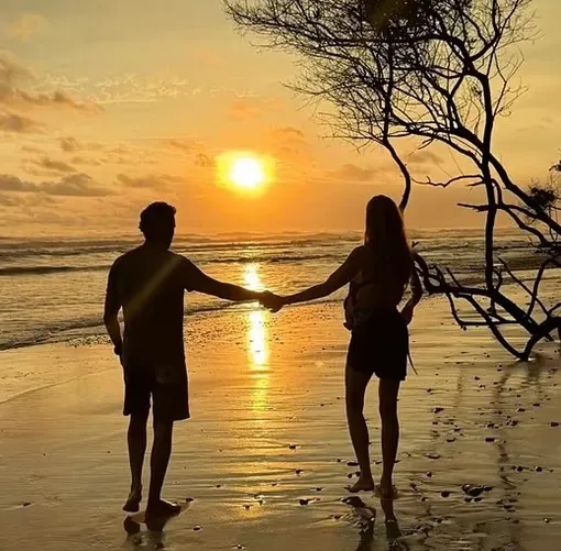 Жизель Бюндхен на прогулке с Хоакимом Валенте и сыном